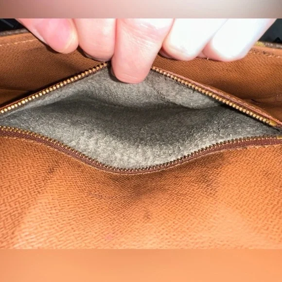 Louis Vuitton Saint Cloud Monogram Shoulder Bag 🥳 - Picture 8 of 11